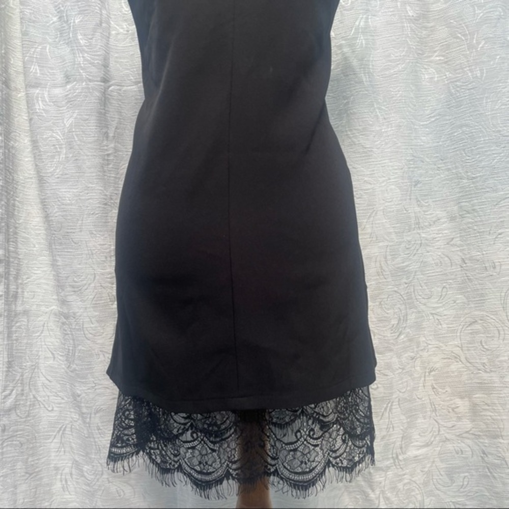 YiMi Sleeveless LBD w Lace Hem Sheath - Picture 5 of 8